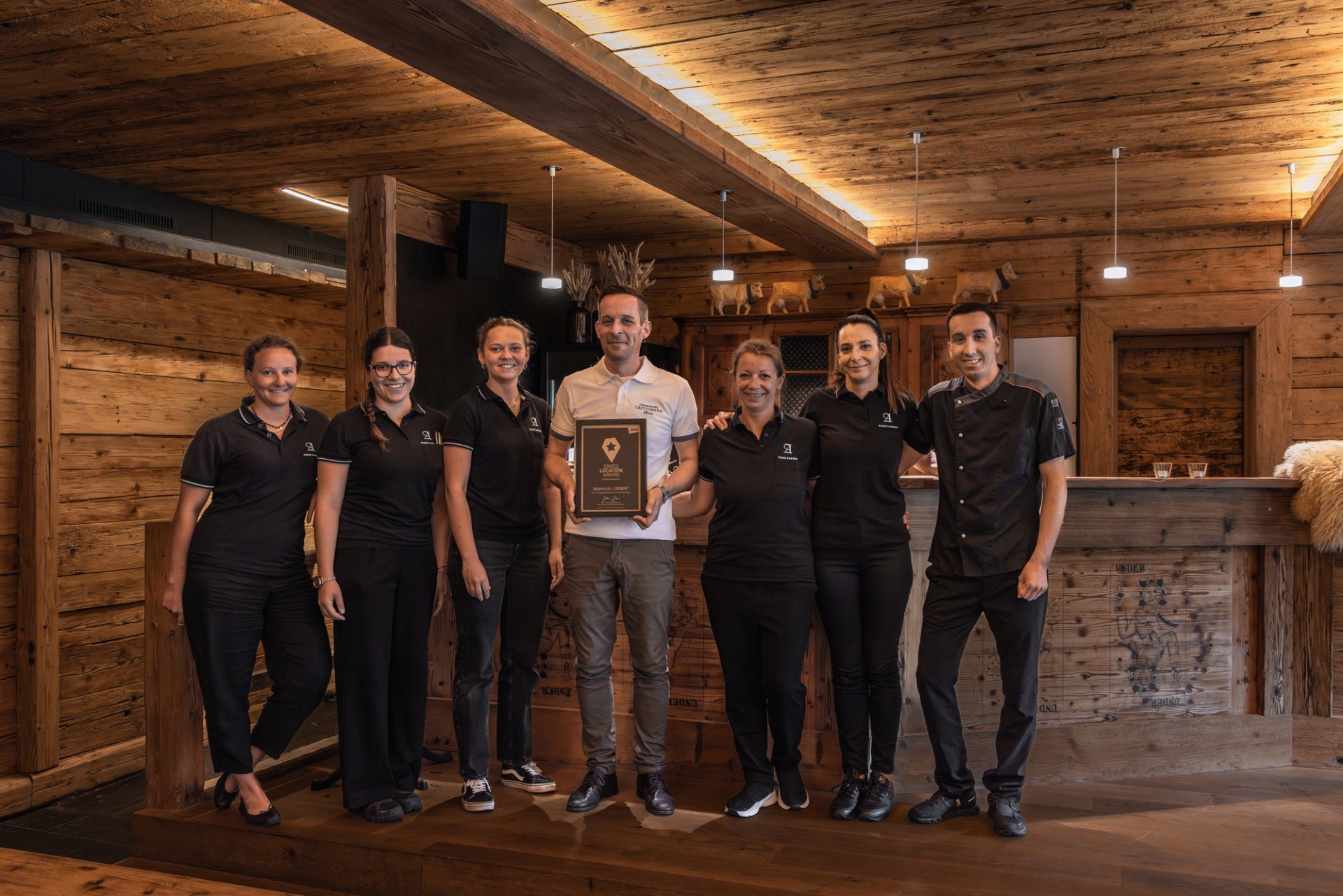 Alpenclub "UNDER" | 8.9 Punkte | Ausgezeichnete Hochzeitslocation