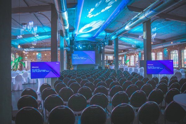 Leuchtenbau Eventlocation