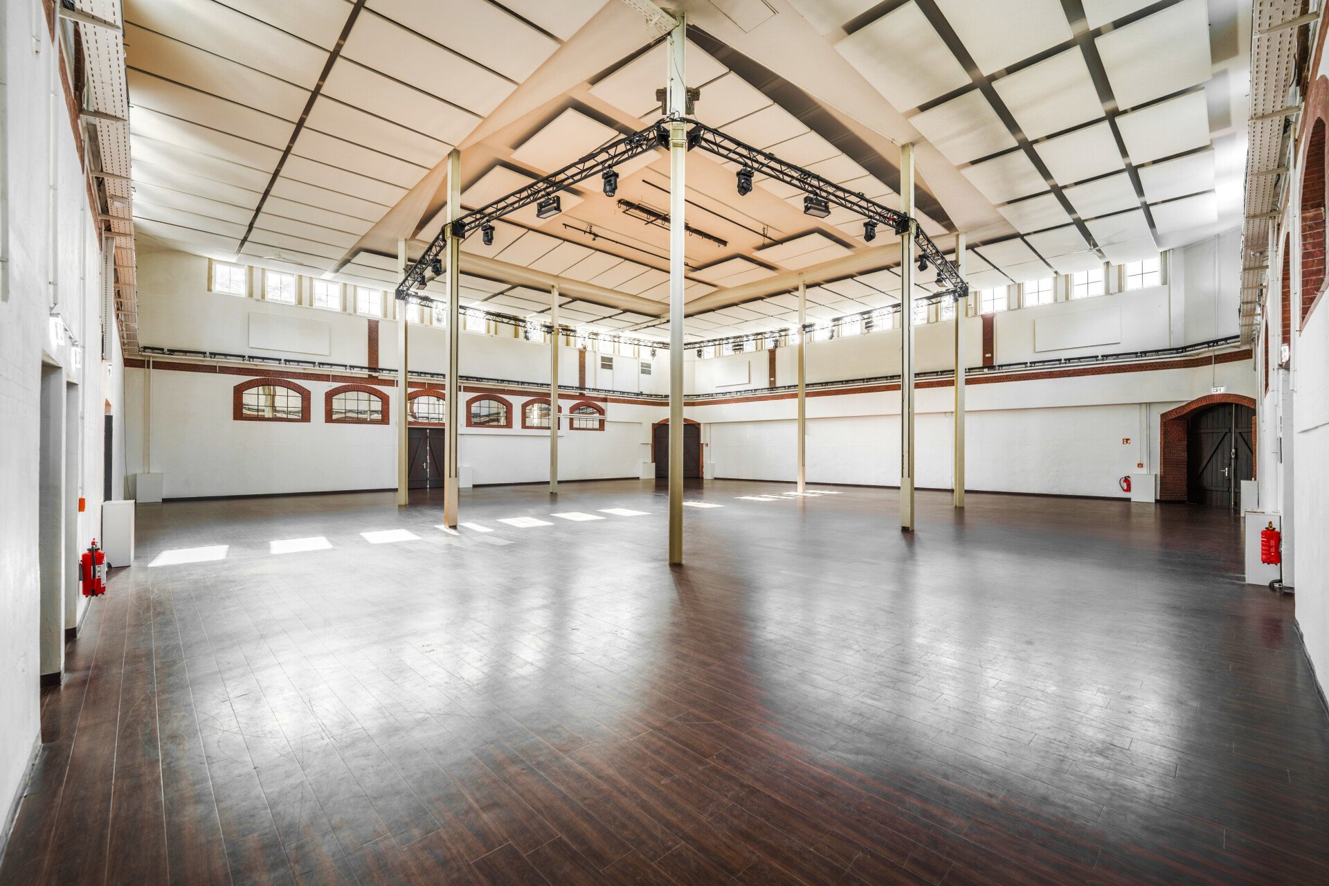 Dressurhalle - By Gerresheim