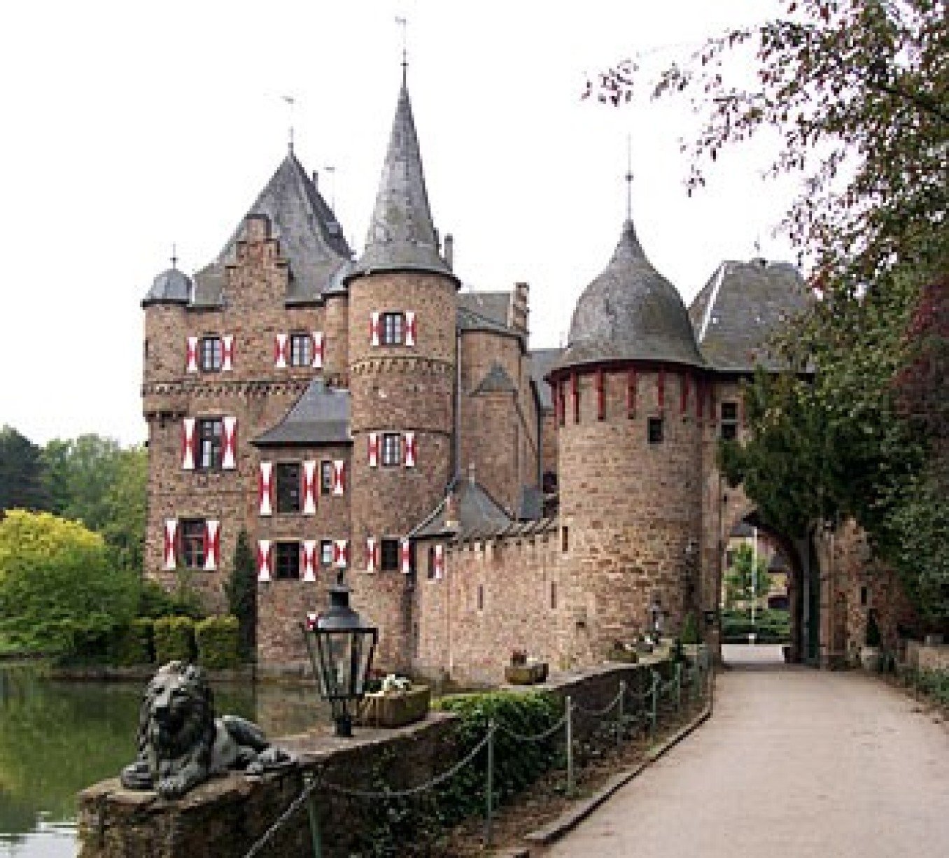 Burg Satzvey - Traumhochzeitslocation mieten für Ihre Hochzeit - Firmenevents
