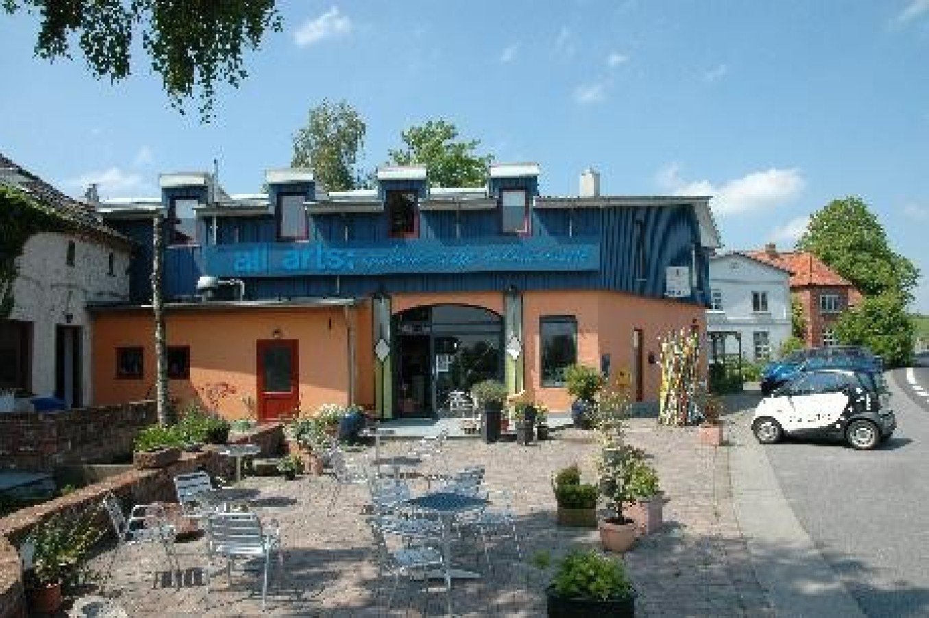 all arts: Seminarhaus und Hotel