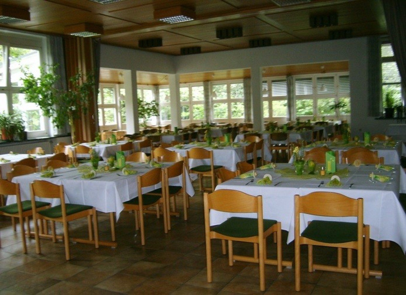 Tagungshaus Wernau - Feste feiern - Saal mieten - Seminarraum mieten